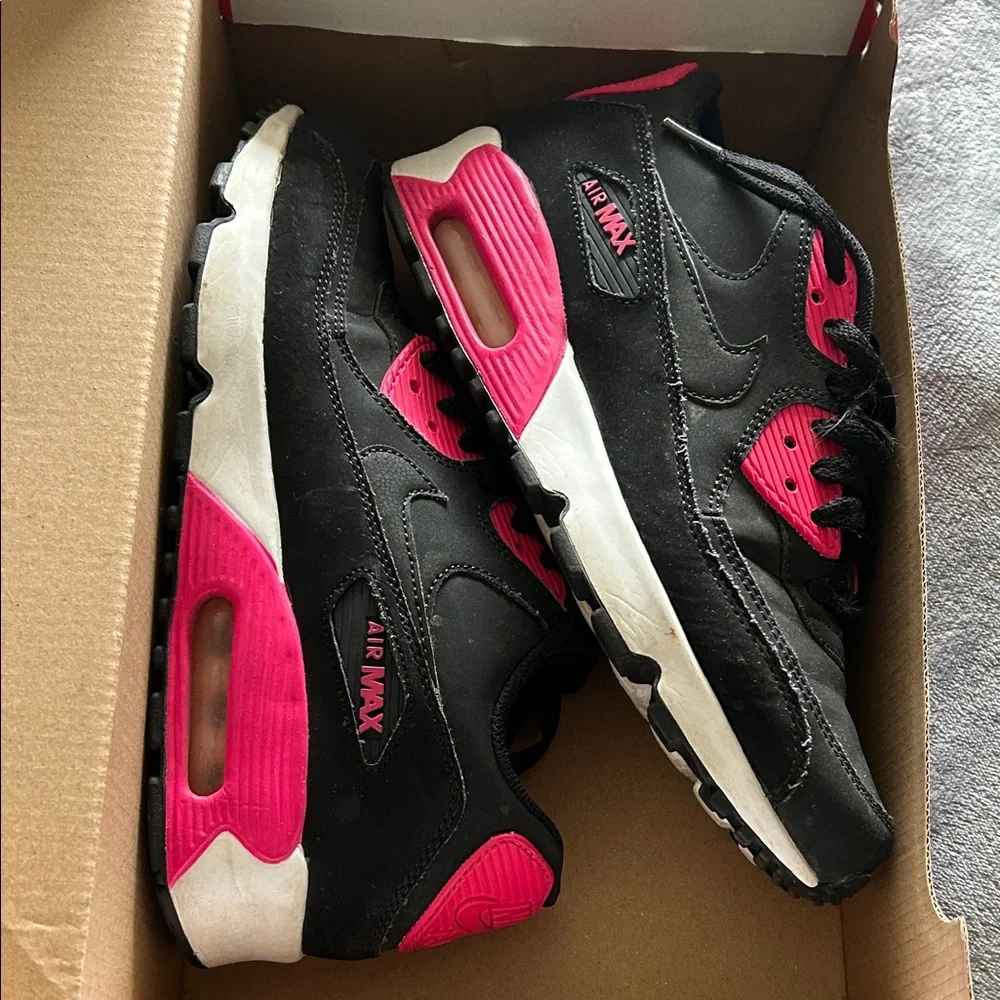 Nike  Sneakers Black and Pink - Picture 4 of 4